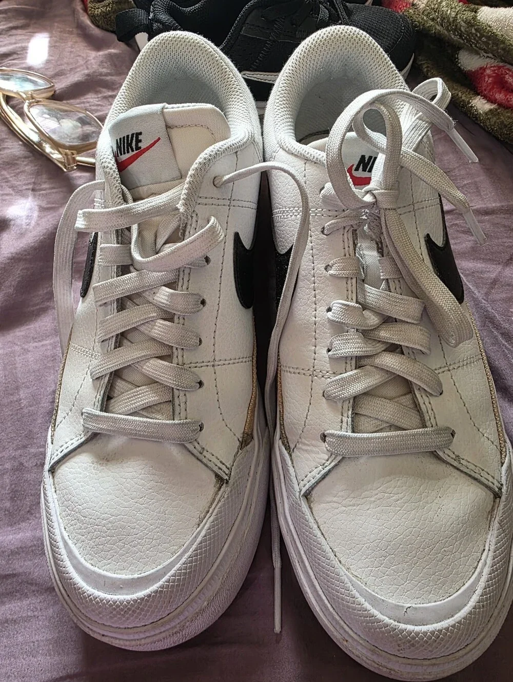 Nike White and Black Women’s Low-Top Athletic Sneakers
